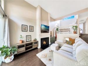 MLS #OC25193048 image #0