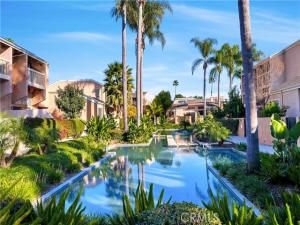 MLS #OC25193048 image #0