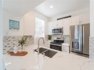 MLS #OC25193501 image #0