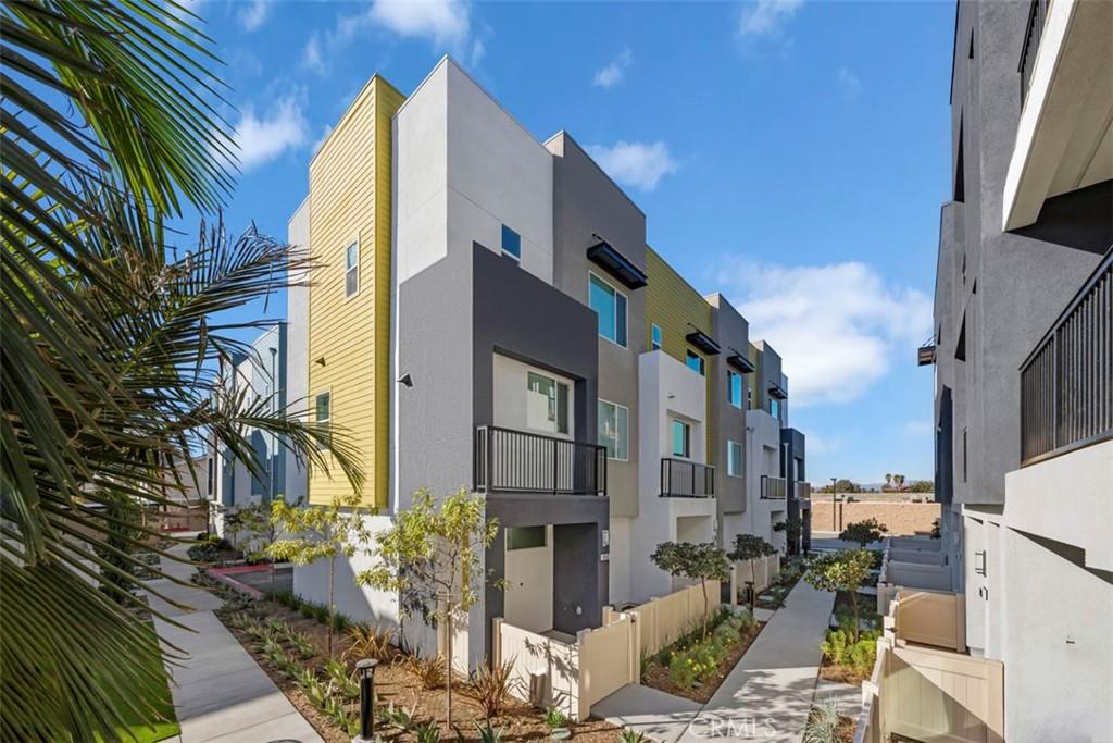 MLS #OC25193779 image #0