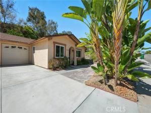 MLS #OC25195018 image #0