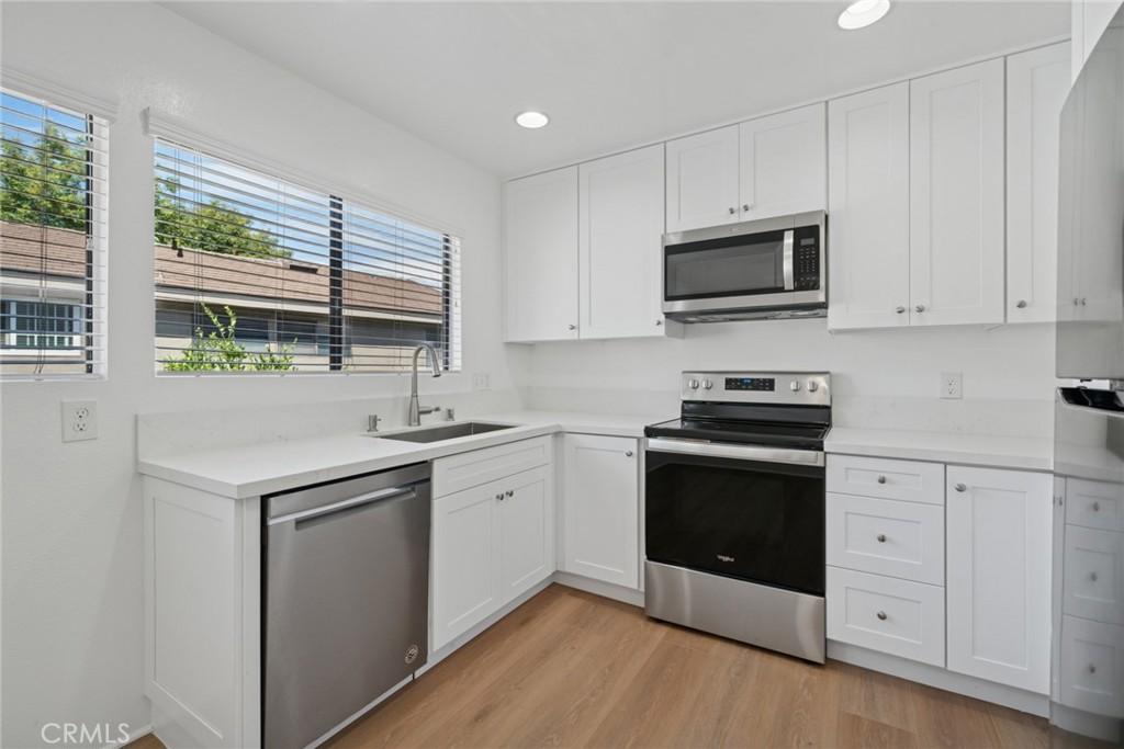 MLS #OC25195498 image #0