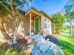 MLS #OC25196196 image #0