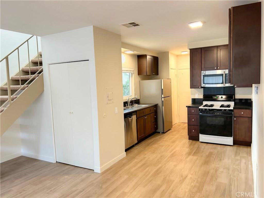 MLS #OC25196431 image #0