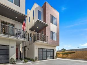 MLS #OC25196521 image #0