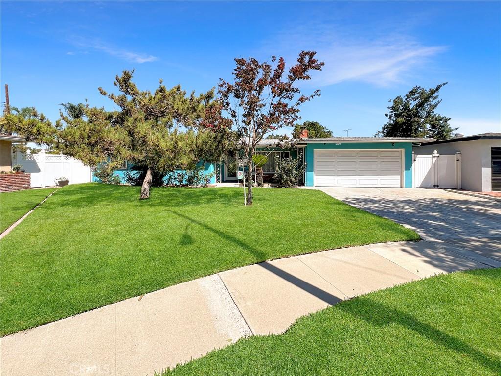 MLS #OC25196830 image #0