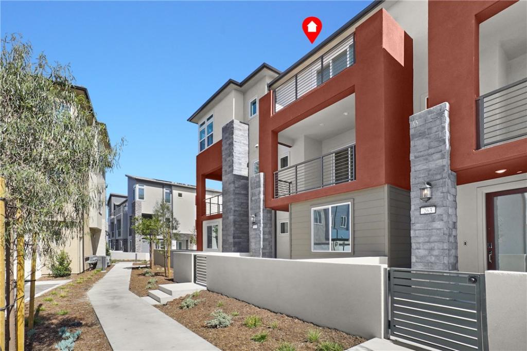 MLS #OC25197033 image #0