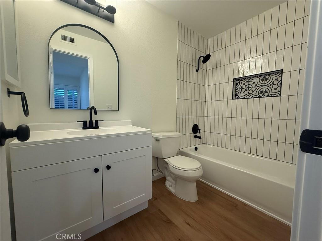 MLS #OC25197400 image #0