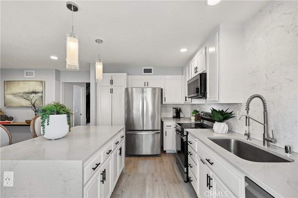 MLS #OC25198027 image #0