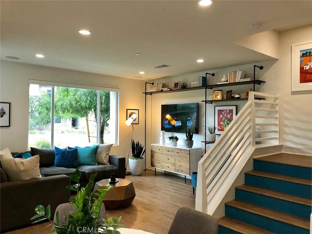 MLS #OC25198123 image #0