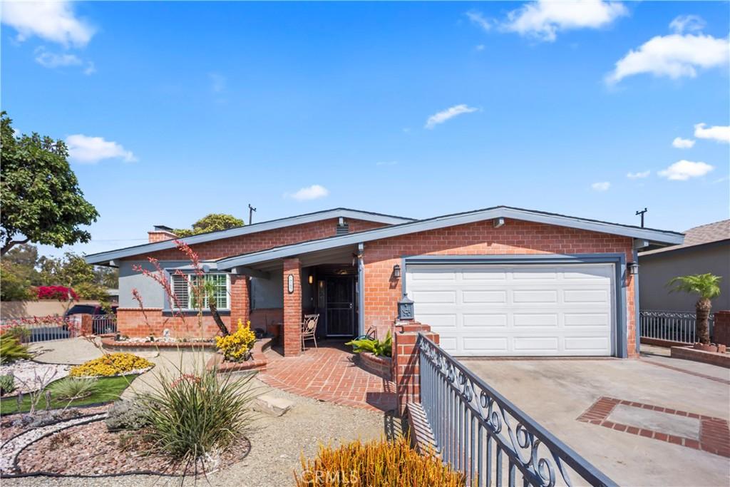 MLS #OC25198883 image #0