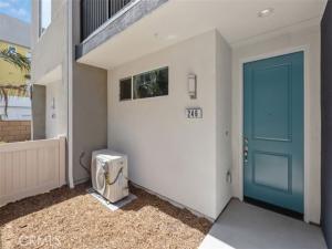 MLS #OC25200181 image #0