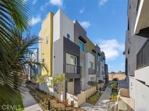 MLS #OC25200210 image #0