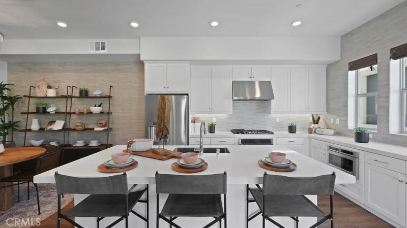 MLS #OC25200229 image #0