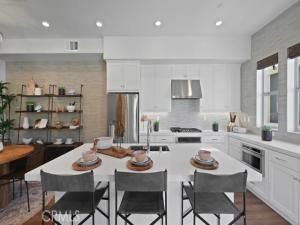 MLS #OC25200229 image #0