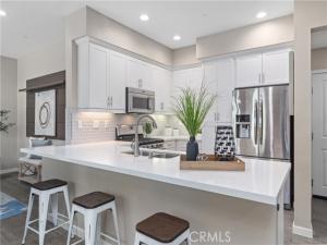 MLS #OC25200345 image #0