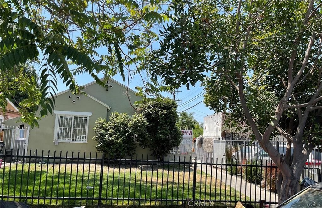 MLS #OC25200579 image #0