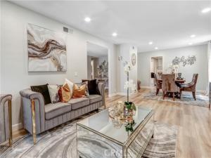 MLS #OC25201160 image #0