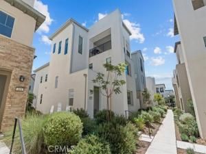 MLS #OC25202219 image #0