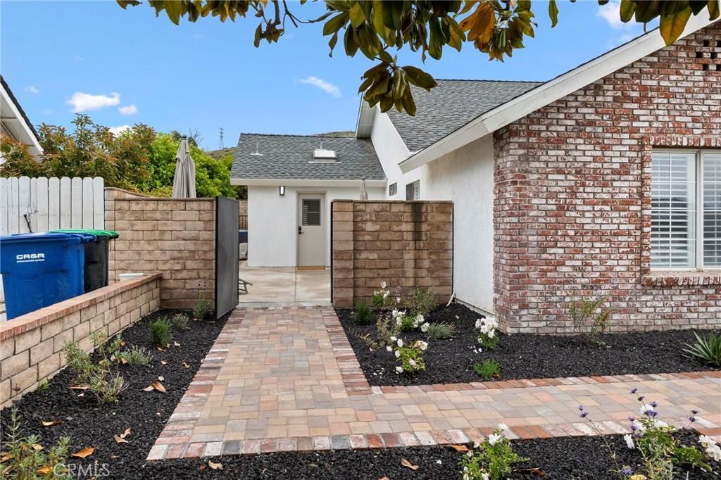 MLS #OC25202834 image #0