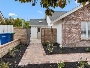 MLS #OC25202834 image #0