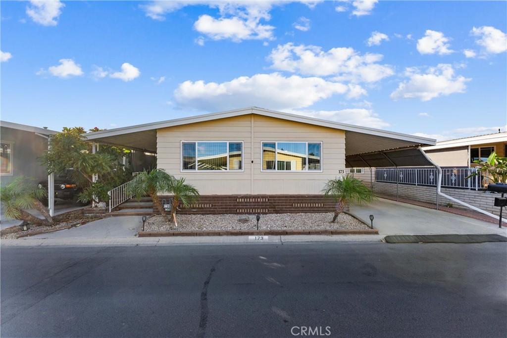 MLS #OC25208438 image #0