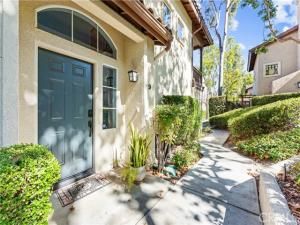 MLS #OC25210279 image #0