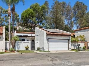 MLS #OC25210410 image #0