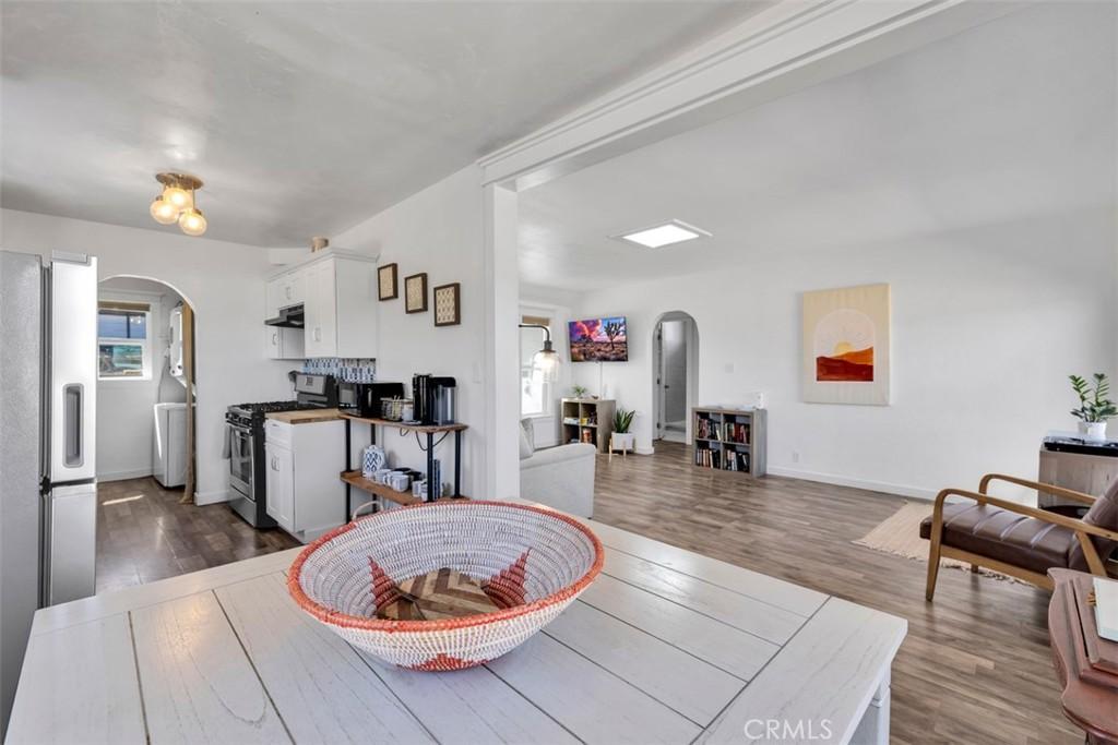 MLS #OC25214105 image #0