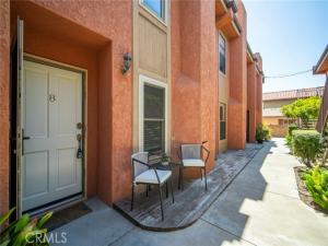 MLS #OC25214372 image #0