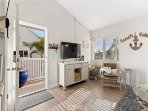 MLS #OC25215386 image #0