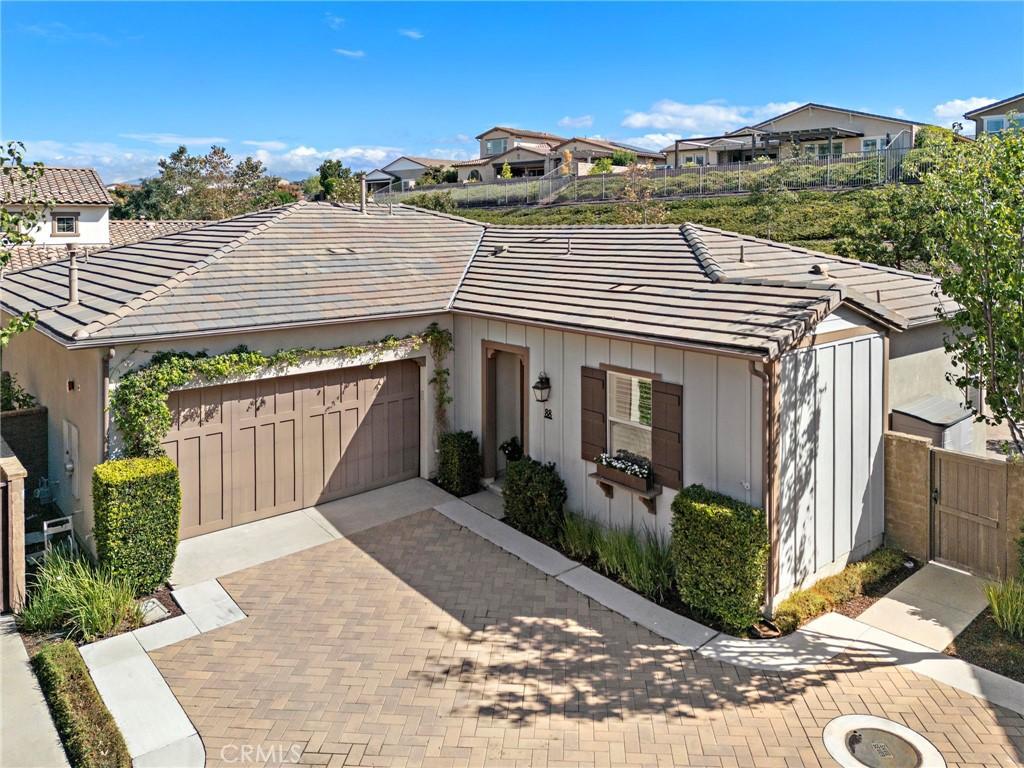 MLS #OC25216026 image #0