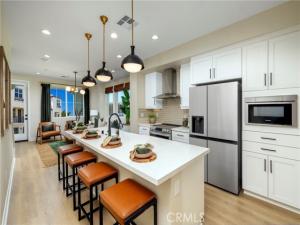 MLS #OC25216107 image #0