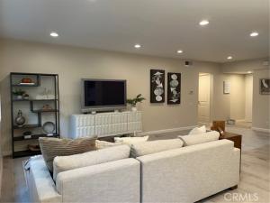 MLS #OC25216442 image #0