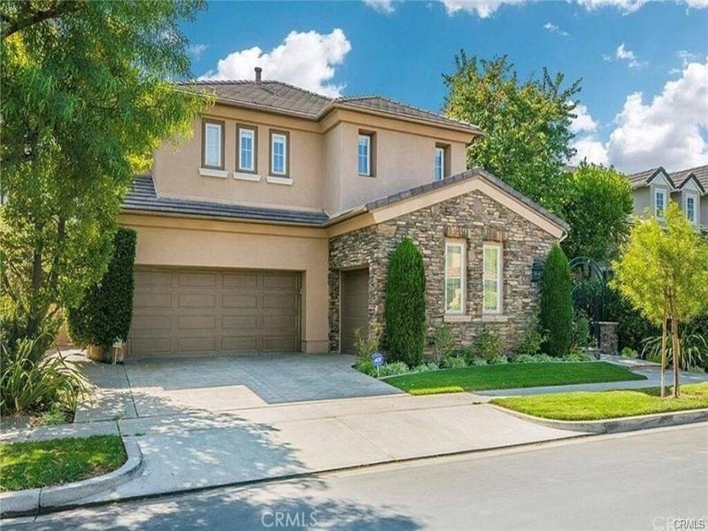 MLS #OC25216550 image #0