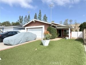 MLS #OC25217104 image #0