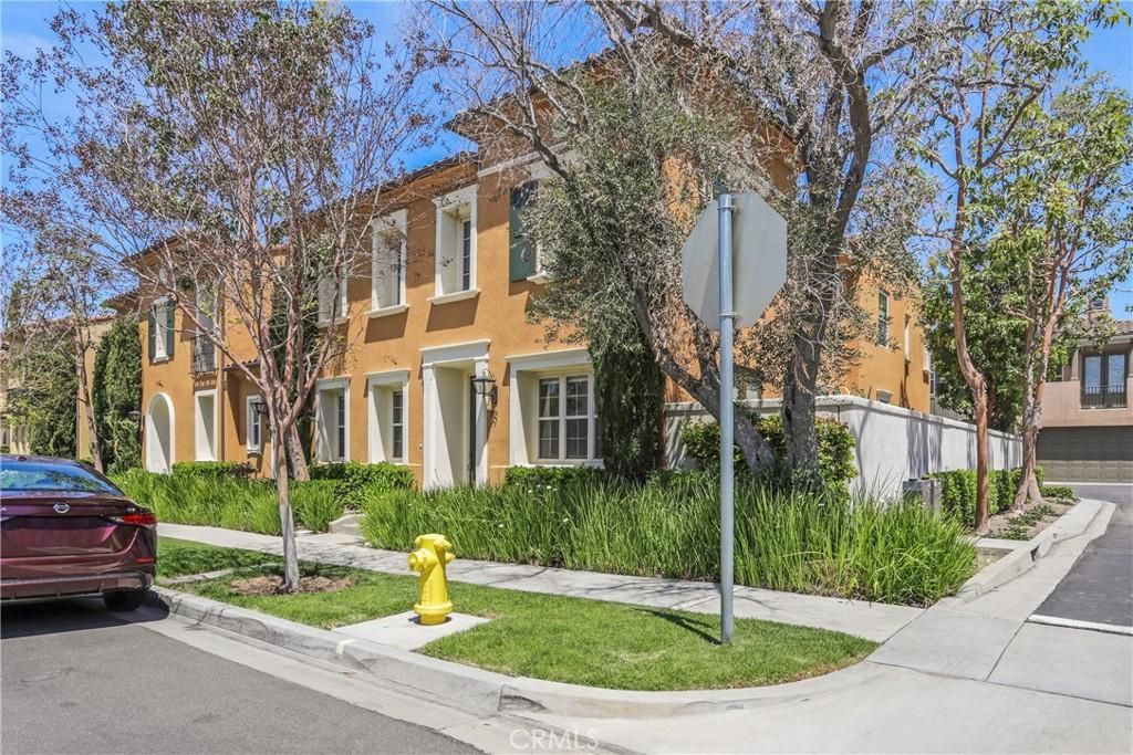 MLS #OC25217340 image #0