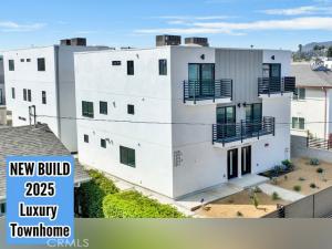 MLS #OC25217508 image #0