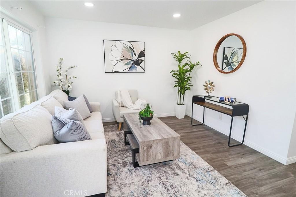 MLS #OC25217574 image #0