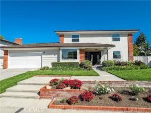 MLS #OC25218340 image #0