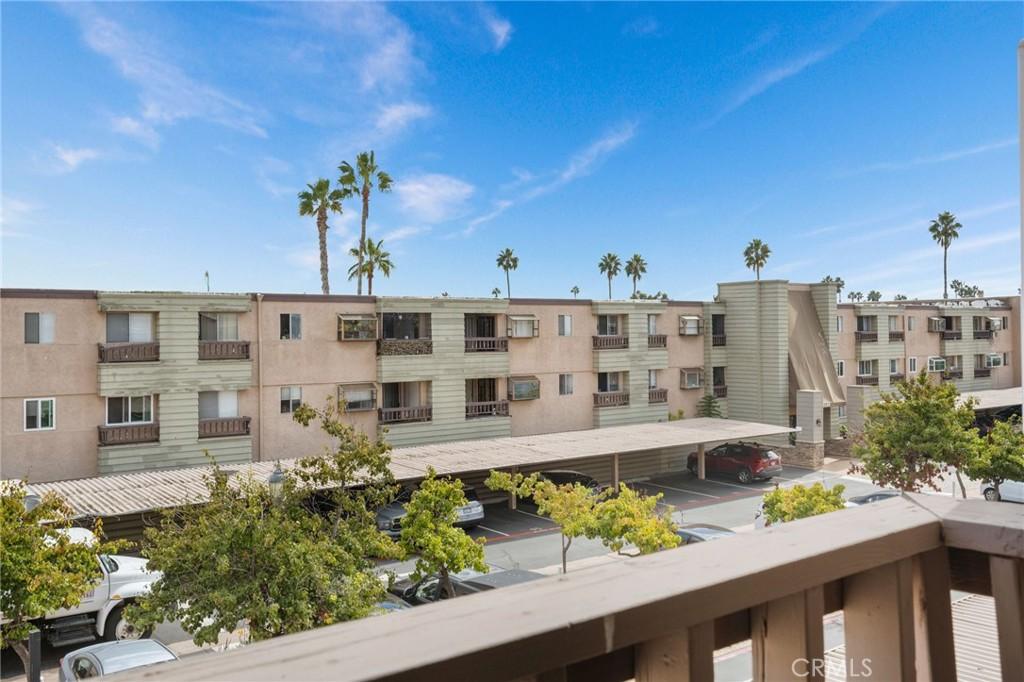 MLS #OC25220118 image #0