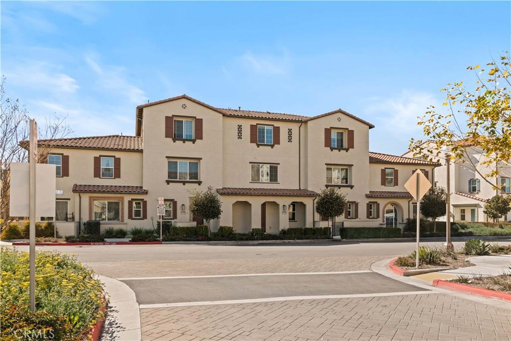 MLS #OC25221083 image #0