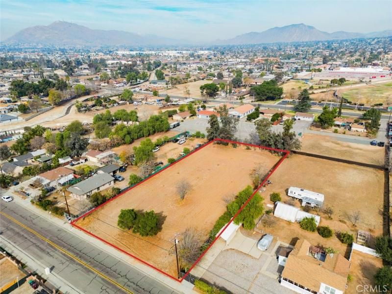 MLS #OC25221182 image #0