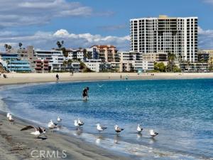 MLS #OC25222935 image #0