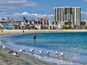 MLS #OC25222935 image #0