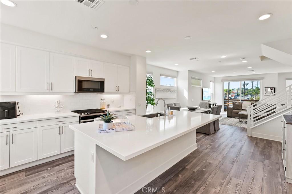 MLS #OC25223392 image #0