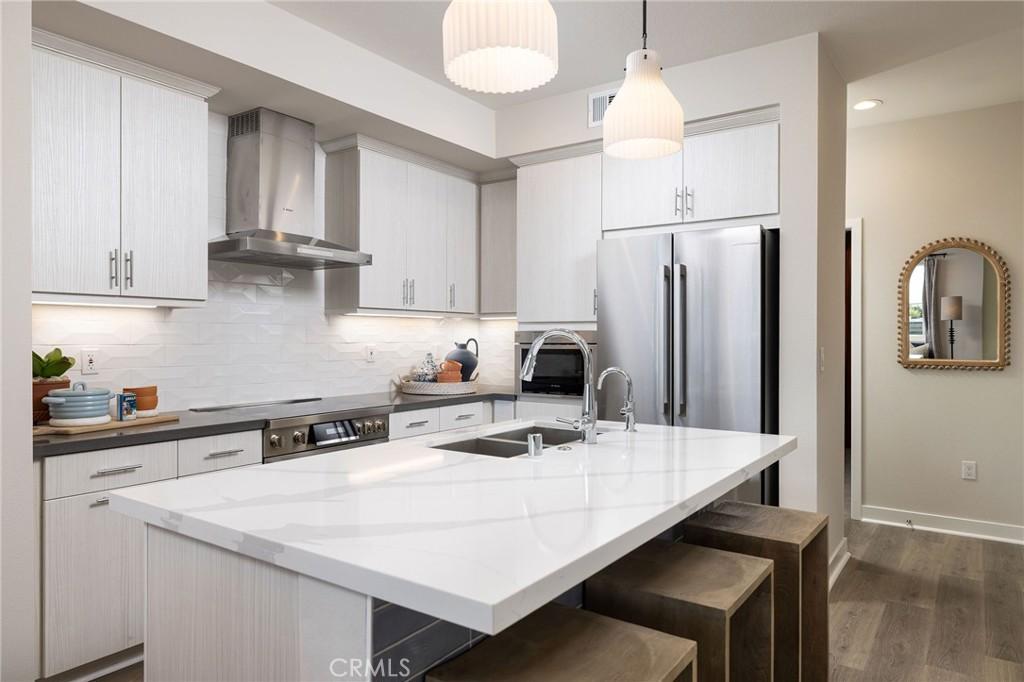 MLS #OC25223418 image #0