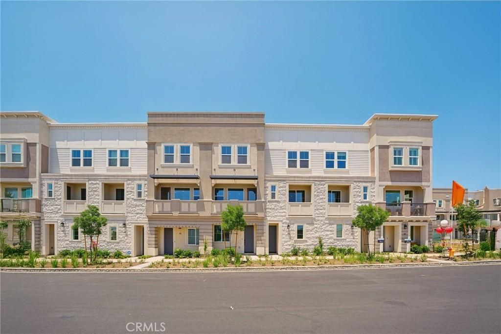 MLS #OC25223428 image #0