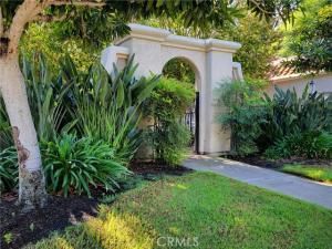 MLS #OC25223839 image #0