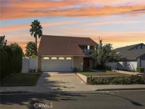 MLS #OC25224701 image #0